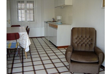 Chorvatsko Privát Okrug Donji, Exteriér